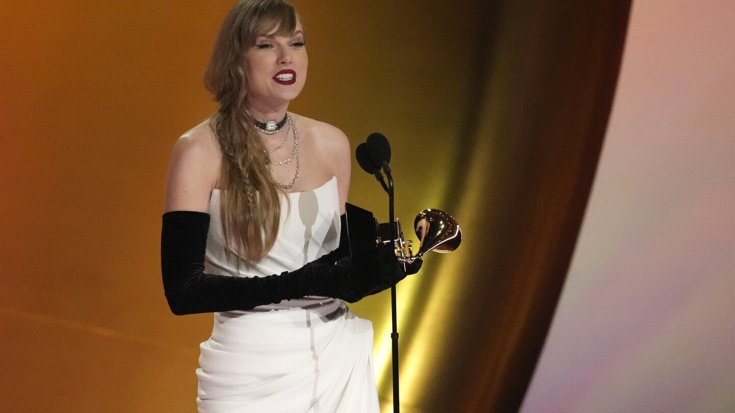 taylor-swift-announces-new-album-while-accepting-grammy