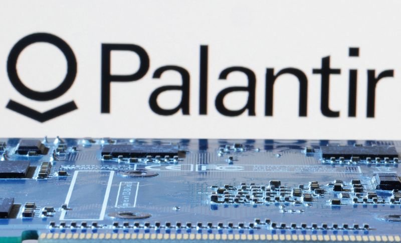 palantir-forecasts-strong-2024-profit-on-robust-ai-demand,-shares-jump