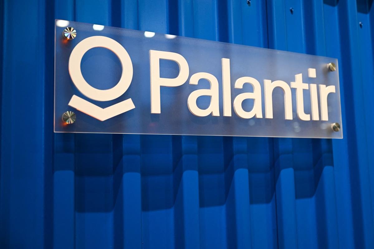 palantir-stock-surge-shows-investors-haven’t-had-enough-of-ai