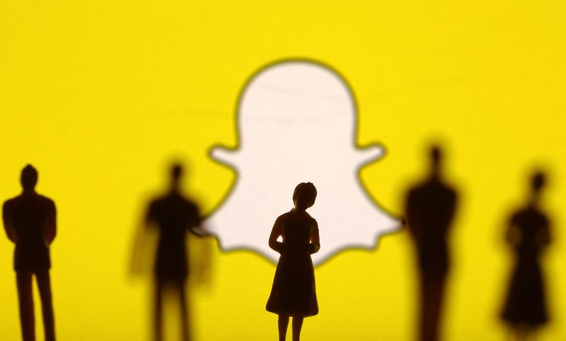 snap-misses-revenue-estimate,-says-it-will-focus-more-on-user-growth-as-shares-plunge