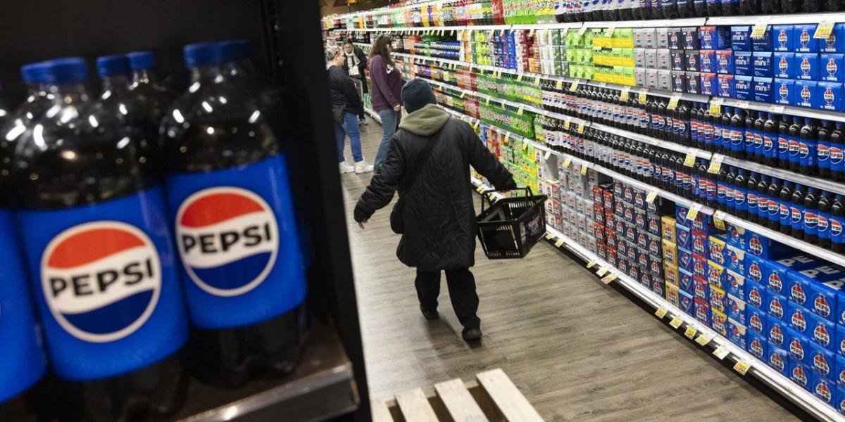 pepsico-plans-7%-dividend-hike,-reports-fall-in-revenue