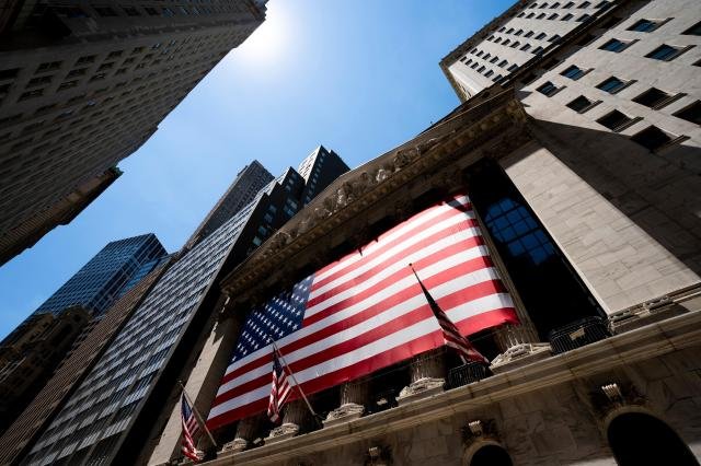 stock-market-today:-wall-street-hangs-near-records-as-it-closes-another-winning-week