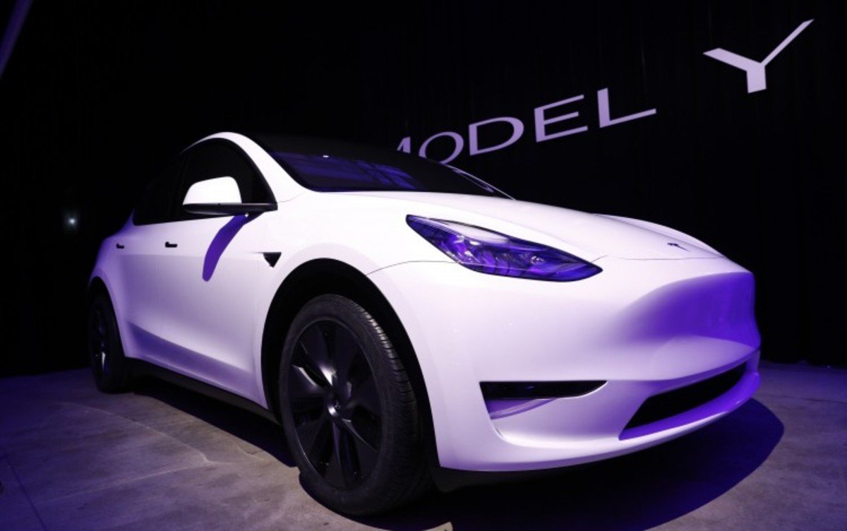 tesla-unveils-latest-move-to-offset-demand-slump-as-stock-extends-slide