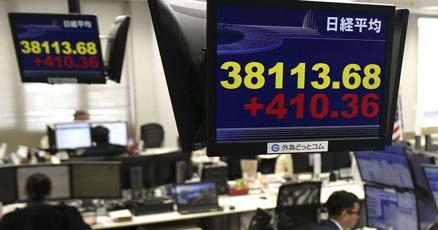 stock-market-today:-wall-street-returns-to-record-heights-as-treasury-yields-ease