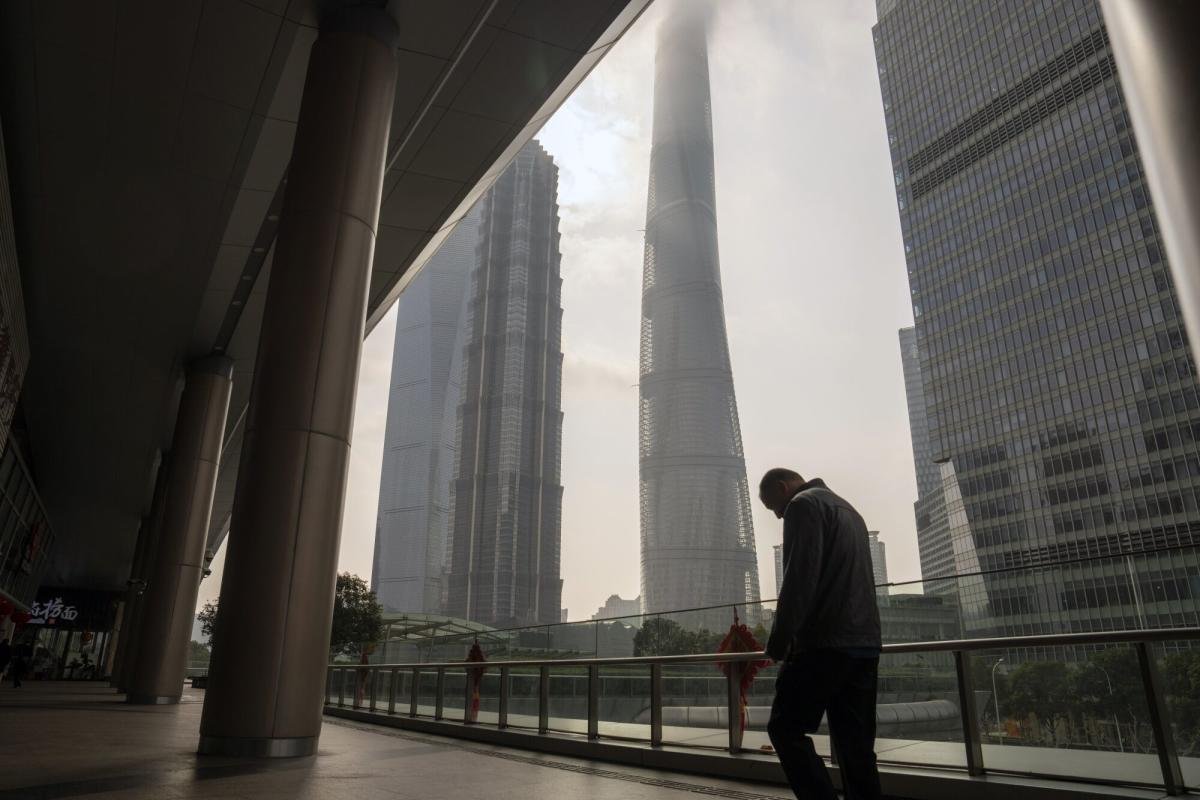 china-freezes-accounts-of-quant-fund-after-it-dumped-stocks