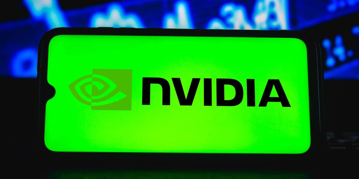 us-stocks-close-mixed-as-investors-brace-for-nvidia-earnings-and-digest-fed-minutes