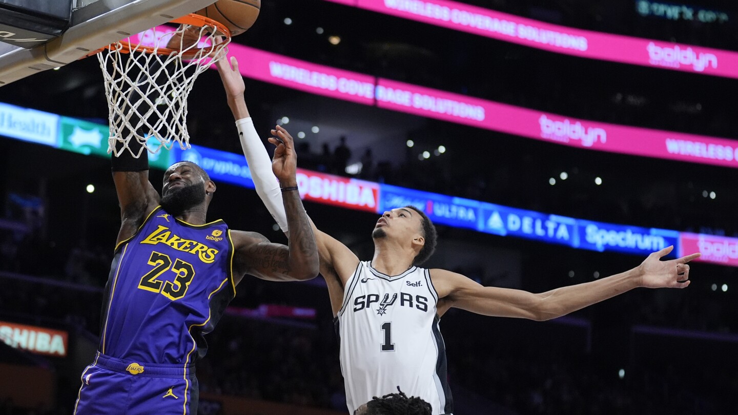 lebron-scores-30-points,-davis-handles-wembanyama’s-strong-effort-in-lakers’-123-118-win-over-spurs