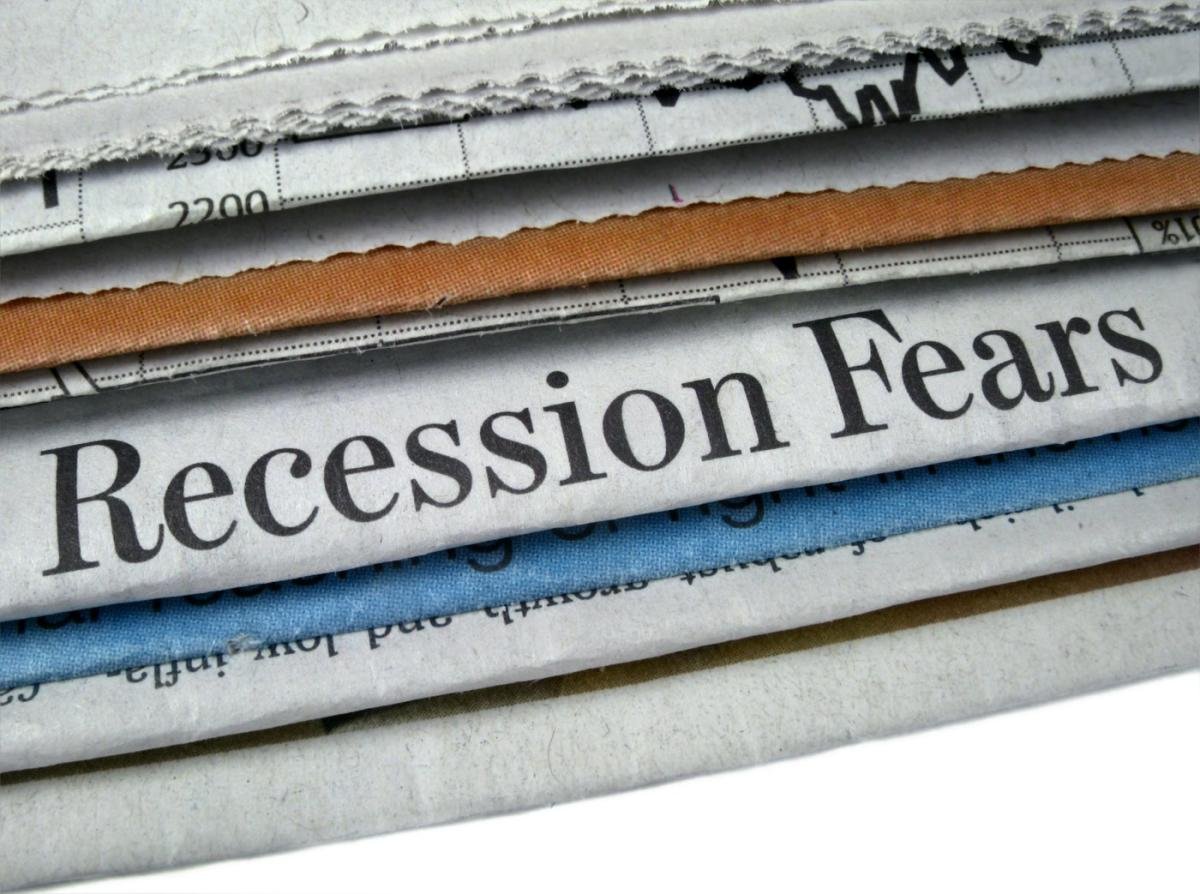 are-stocks-about-to-plunge?-a-recession-indicator-that’s-never-been-wrong-weighs-in.