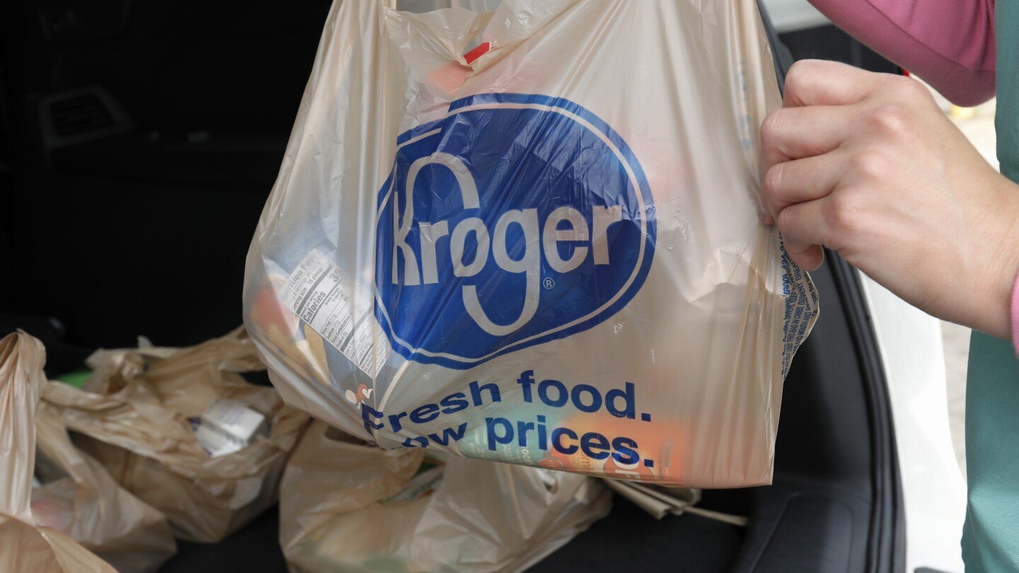 us-sues-to-block-merger-of-grocery-giants-kroger-and-albertsons,-saying-it-could-push-prices-higher