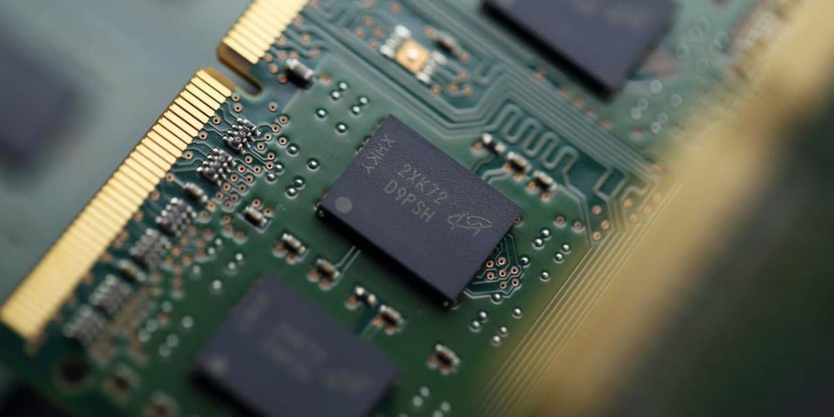 buy-micron-stock-as-it-joins-nvidia’s-party-amd-could-be-next-ai-customer,-says-analyst.