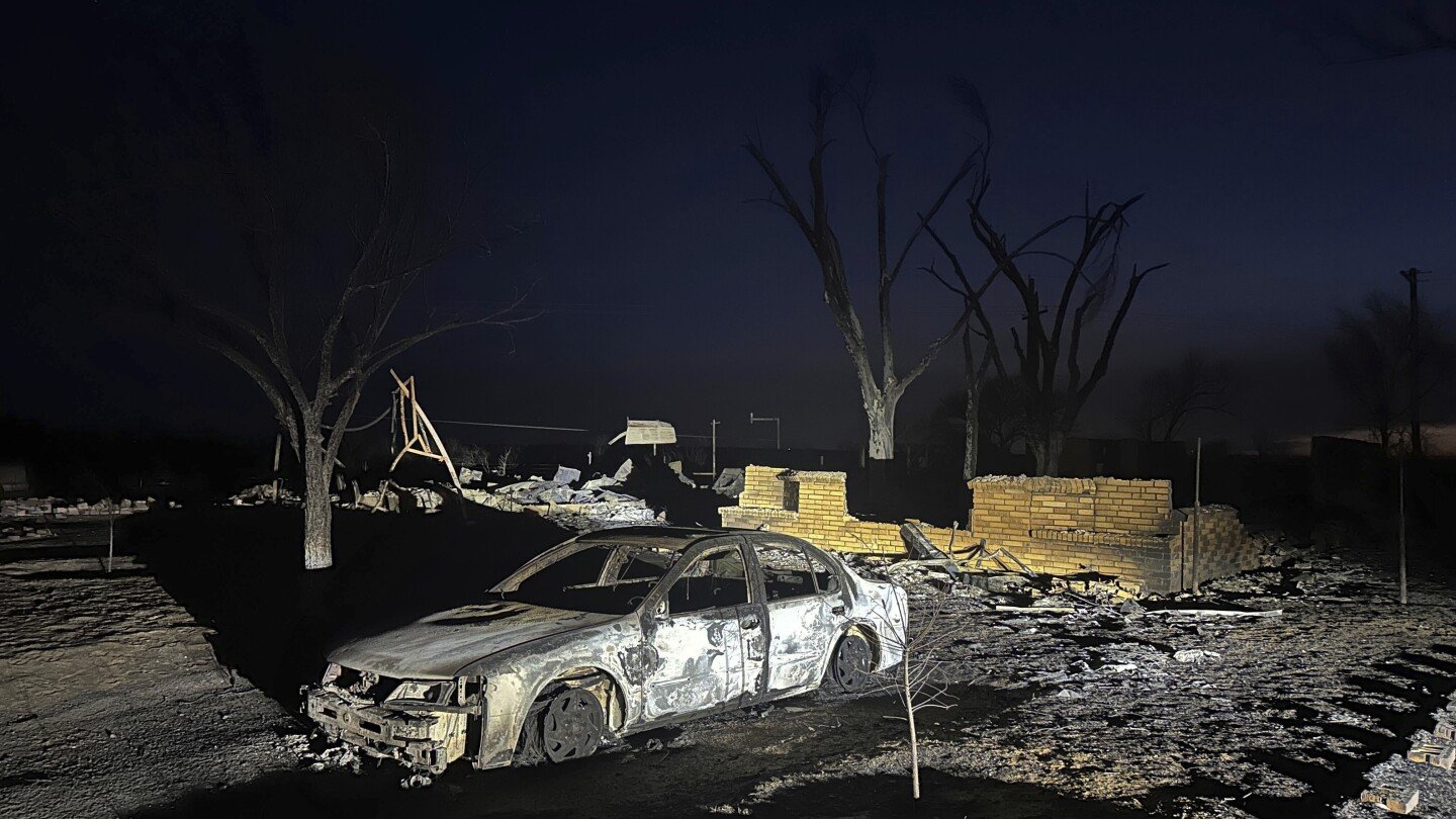 charred-homes,-blackened-earth-after-texas-town-revisited-by-destructive-wildfire-10-years-later
