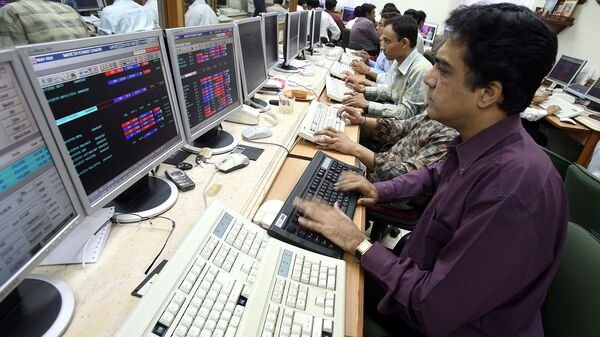 Day trading stocks: Market experts have recommended nine stocks to buy today — HDFC AMC, Deepak Fertilisers, Voltas, SBI, M&M, FACT, BDL, and EIH Ltd (Photo: AFP)