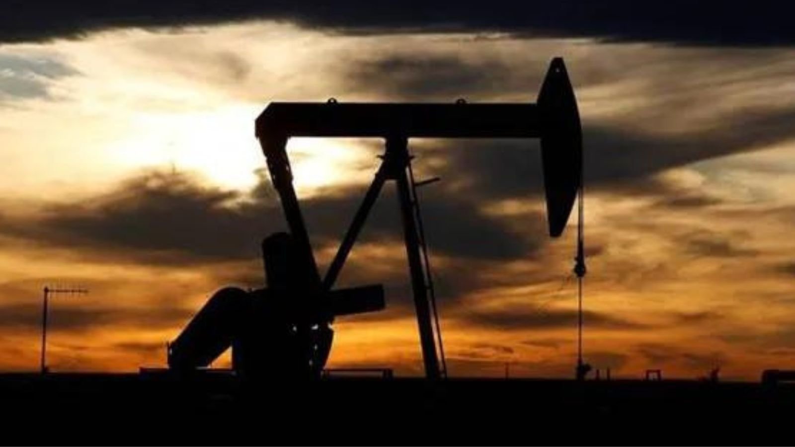 Oil Prices are trading lower on Thursday (File Image)