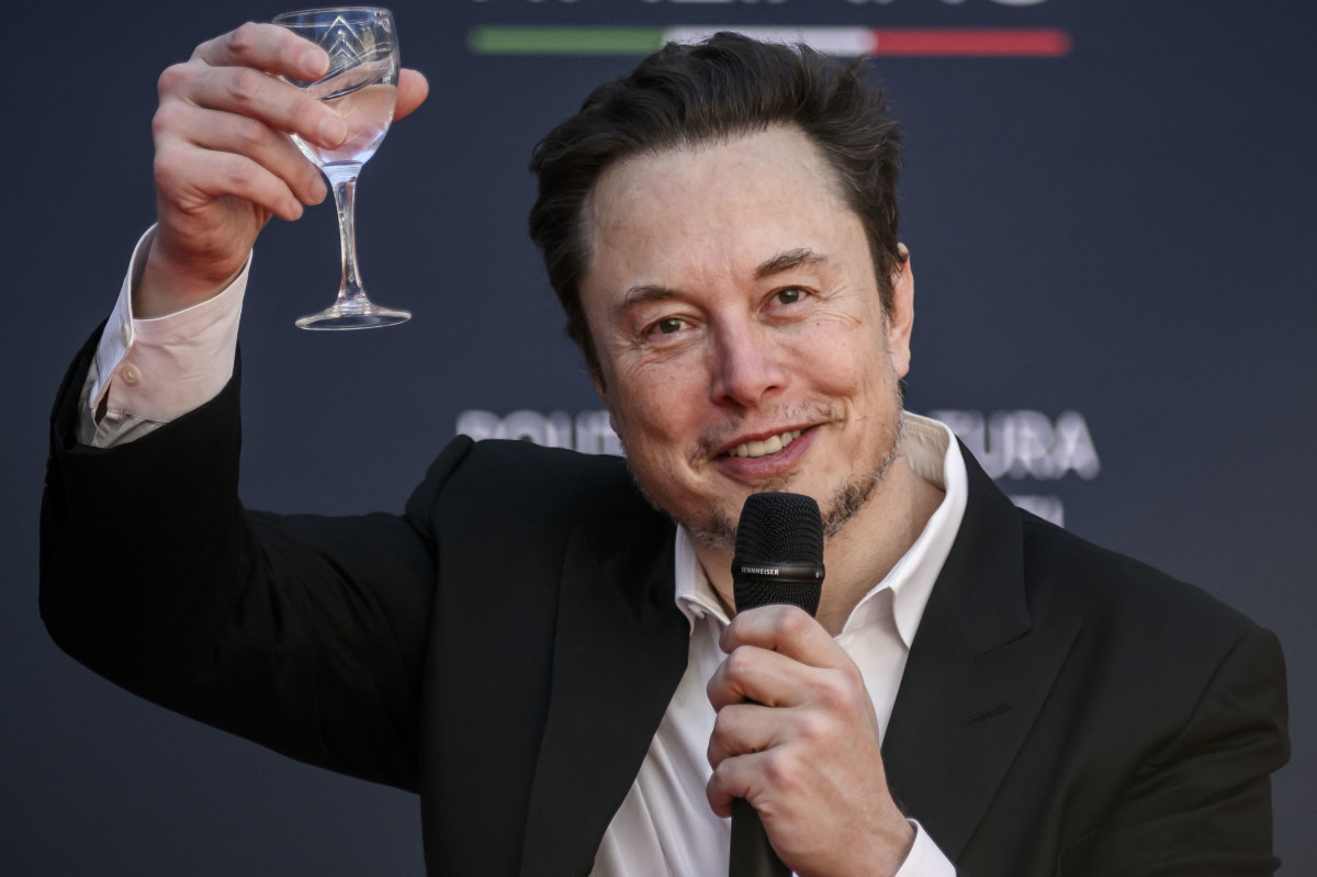 there’s-a-dirty-secret-about-tesla-elon-musk-doesn’t-want-you-to-know