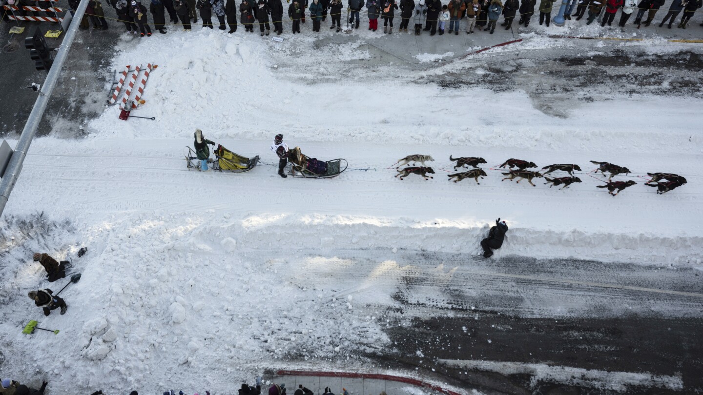 dog-deaths-revive-calls-for-end-to-iditarod,-the-endurance-race-with-deep-roots-in-alaska-tradition