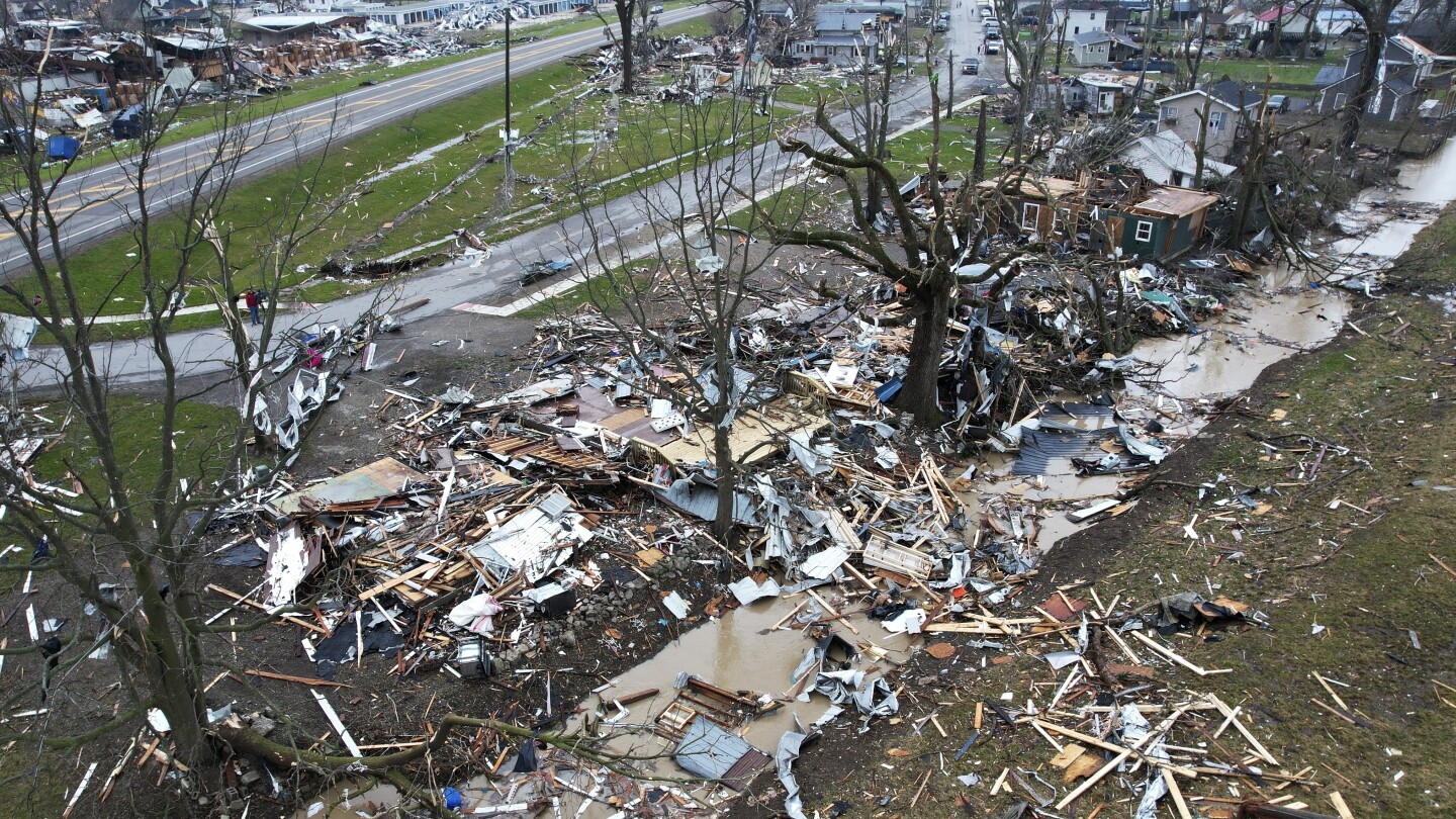 tornadoes-leave-a-trail-of-destruction-in-central-us-and-kill-at-least-3-in-ohio