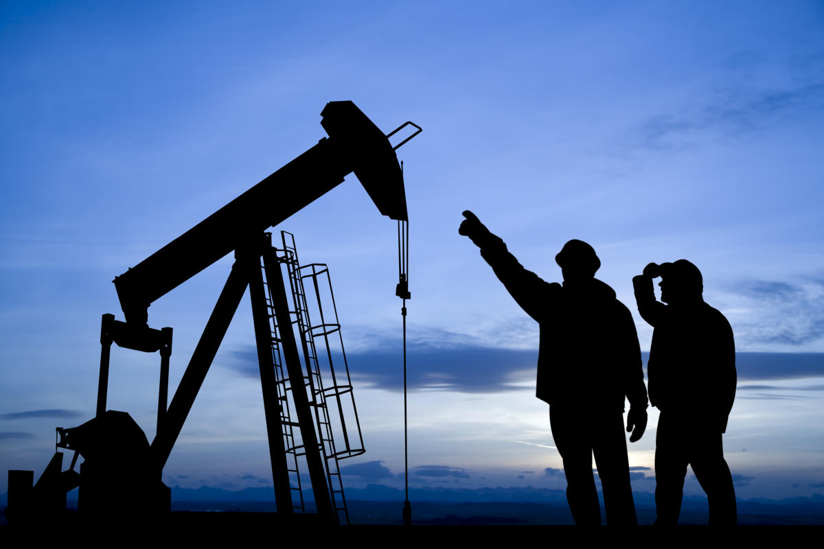 us-oil-companies-produced-more-oil-than-any-country-in-history-last-year.-here-are-3-top-oil-stocks-to-buy-now