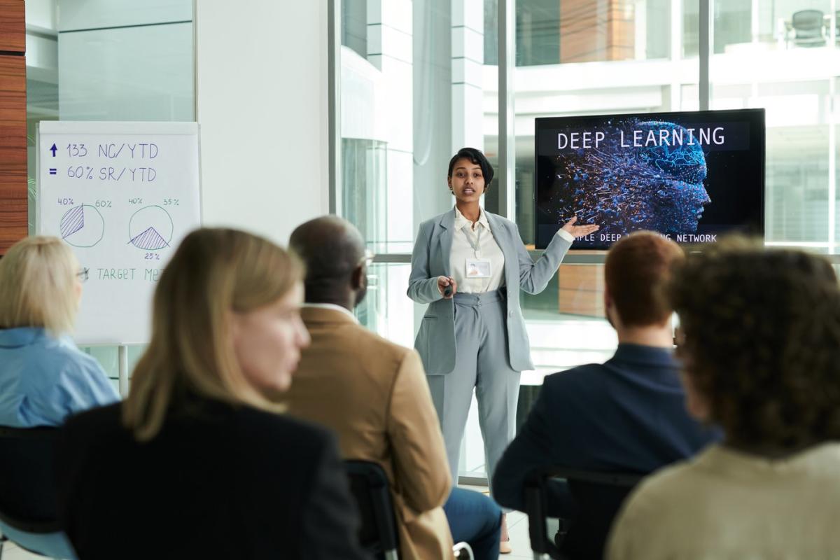 dan-ives-just-called-palantir-the-“launching-pad-of-ai-use-cases”-here’s-what-that-means.