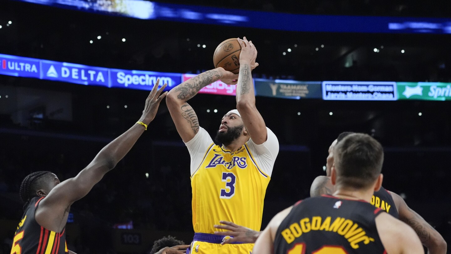 lebron-scores-25,-d’angelo-russell-ties-lakers-3-pointers-record-in-la’s-136-105-win-over-hawks