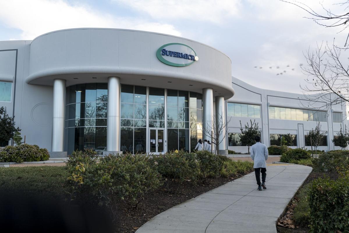 super-micro-to-delay-2-million-share-sale-to-after-close
