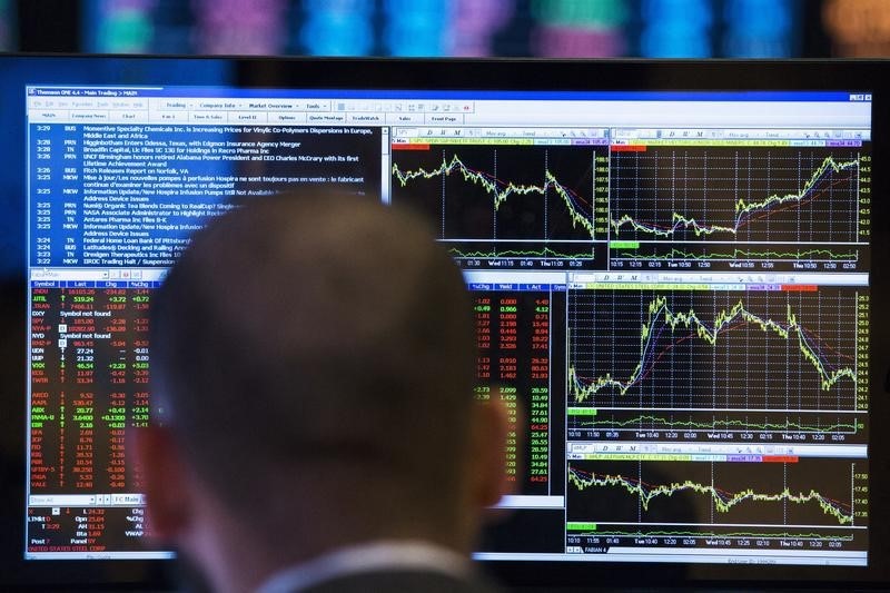 riot-platforms-executive-sells-$390k-in-company-stock-by-investing.com