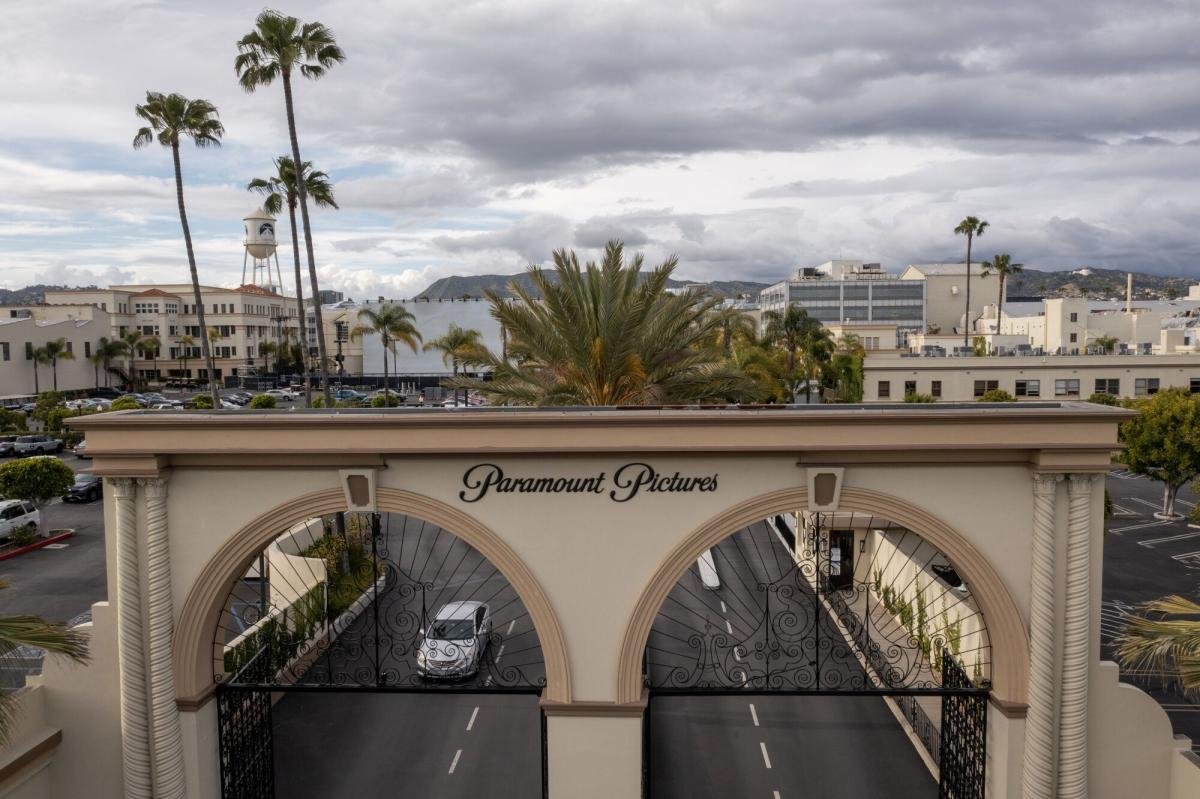 apollo-offers-$11-billion-for-paramount-studio,-wsj-reports