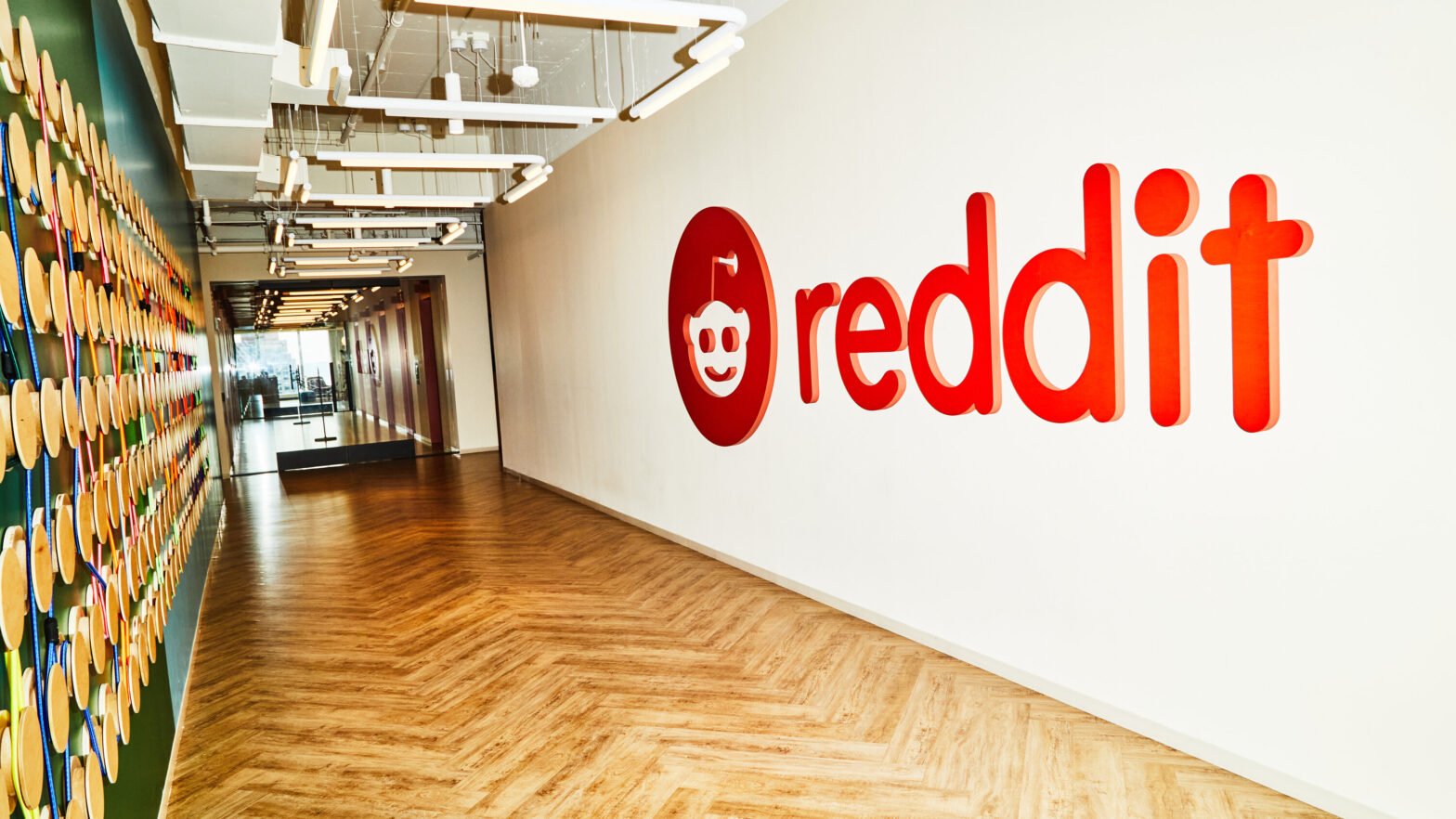 reddit-said-to-price-ipo.-at-$34-a-share,-in-a-positive-sign-for-tech
