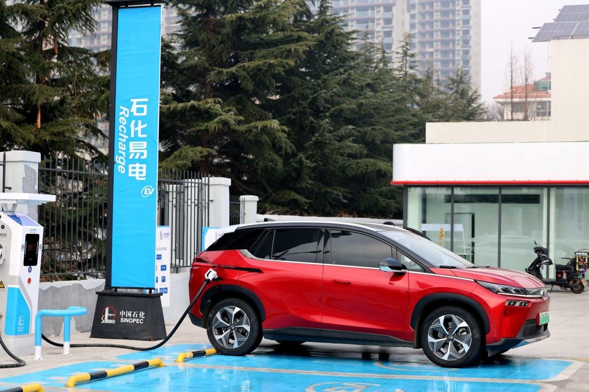 china’s-booming-ev-market-puts-these-3-companies-on-the-path-to-growth.-here’s-what-sets-them-apart—and-the-challenges-they-have-to-face