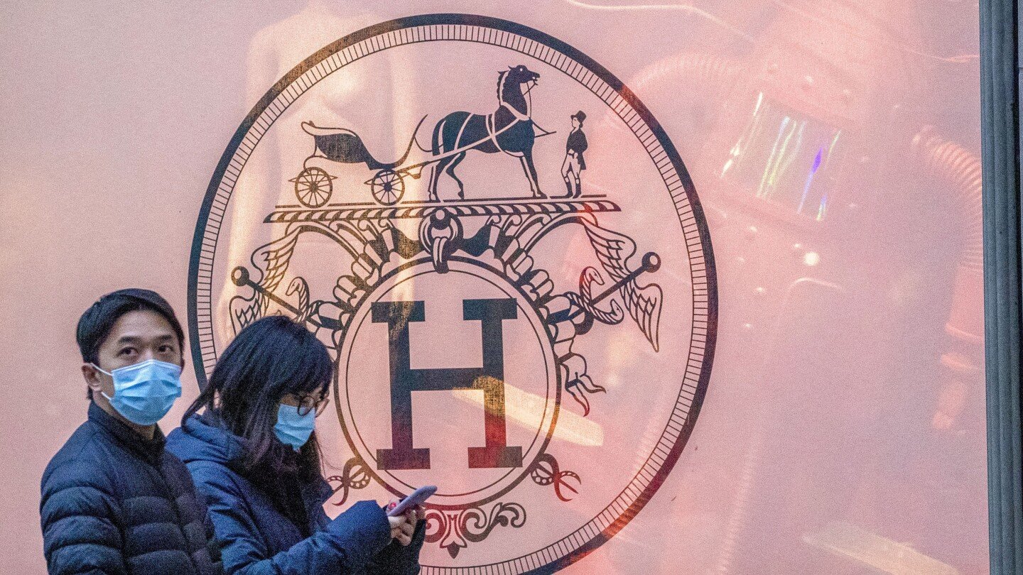 hermes-targeted-in-suit-accusing-luxury-retailer-of-selling-famed-birkin-bags-only-to-the-worthy