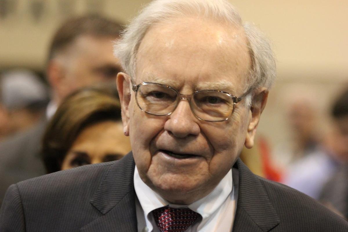 43.5%-of-warren-buffett’s-$372-billion-portfolio-is-invested-in-2-“magnificent-seven”-stocks