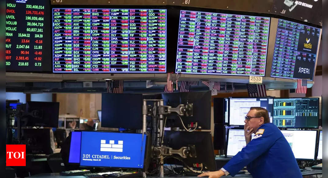 stock-market-today:-global-shares-are-mostly-lower-as-investors-pin-hopes-on-rate-cuts