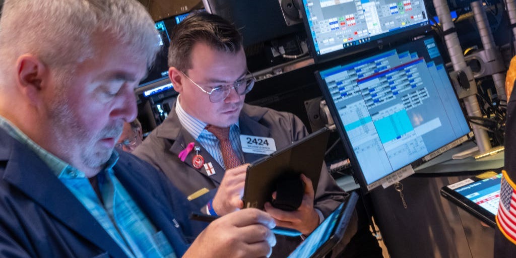 stock-market-today:-us-futures-dip-ahead-of-four-day-trading-week