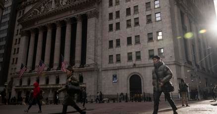 wall-street’s-momentum-cools-after-its-latest-record-setting-week