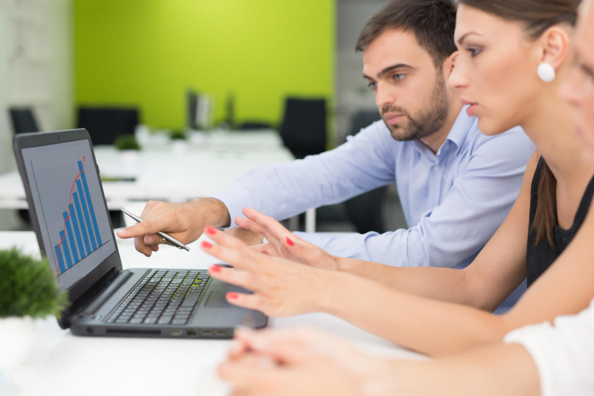 altria-stock-vs.-medical-properties-trust:-which-high-yielding-dividend-is-the-safer-option-for-investors?