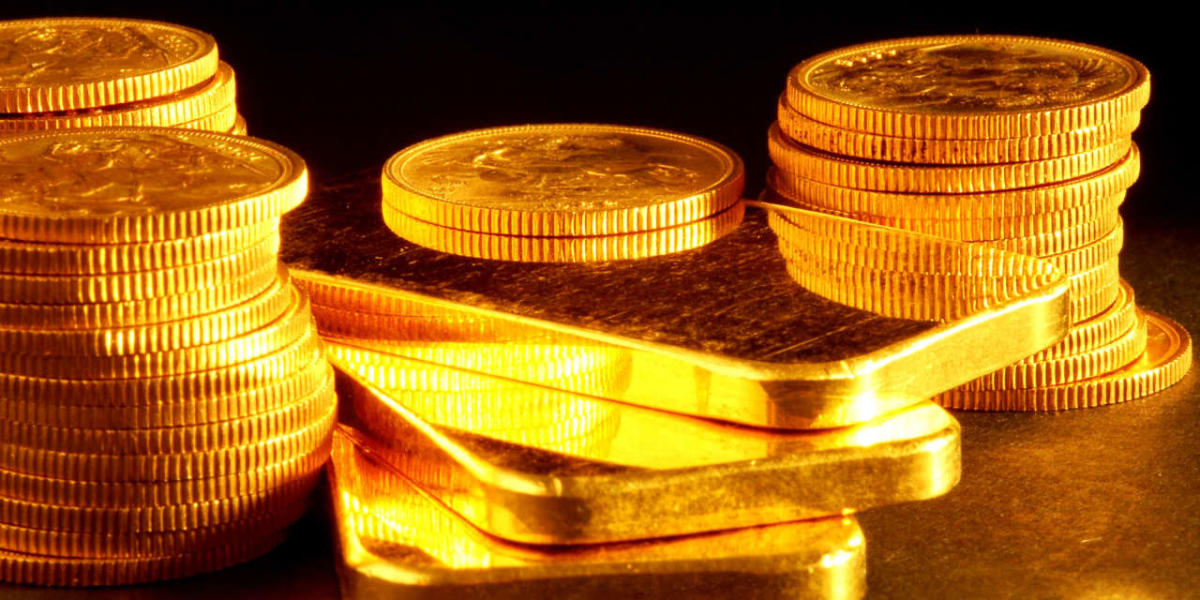 gold-prices-hit-a-record-an-‘overvalued’-s&p-500-could-mean-more-gains-are-coming.