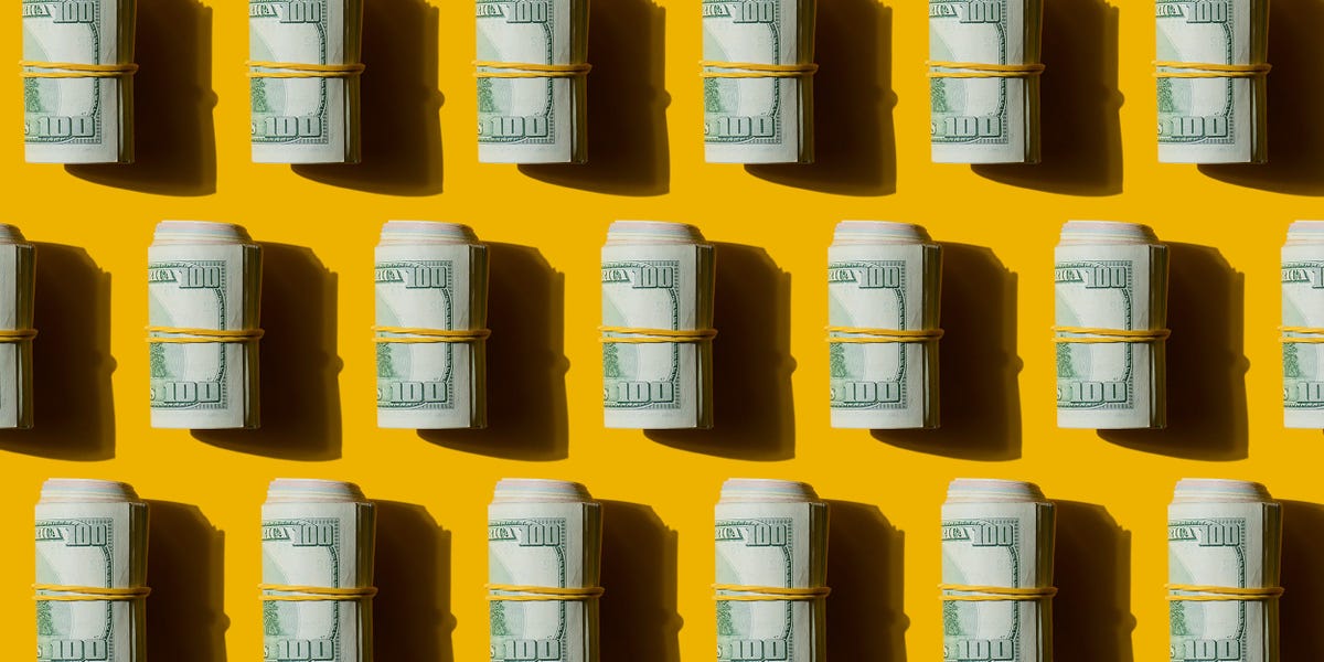 the-stock-market-is-sending-retirement-account-balances-soaring-here’s-why-experts-say-retirees-still-need-to-tread-carefully.