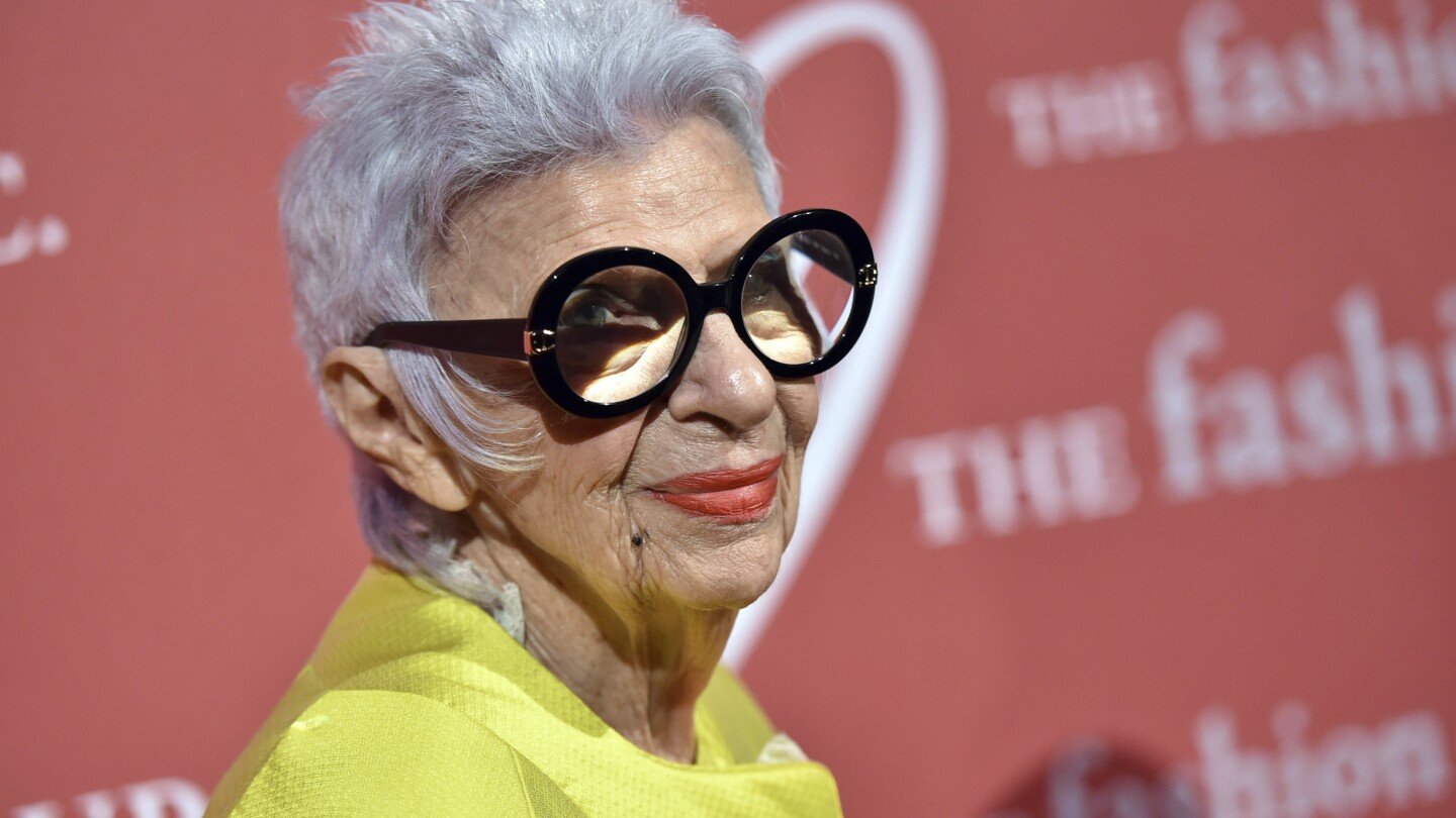 iris-apfel,-fashion-icon-known-for-her-eye-catching-style,-dies-at-102