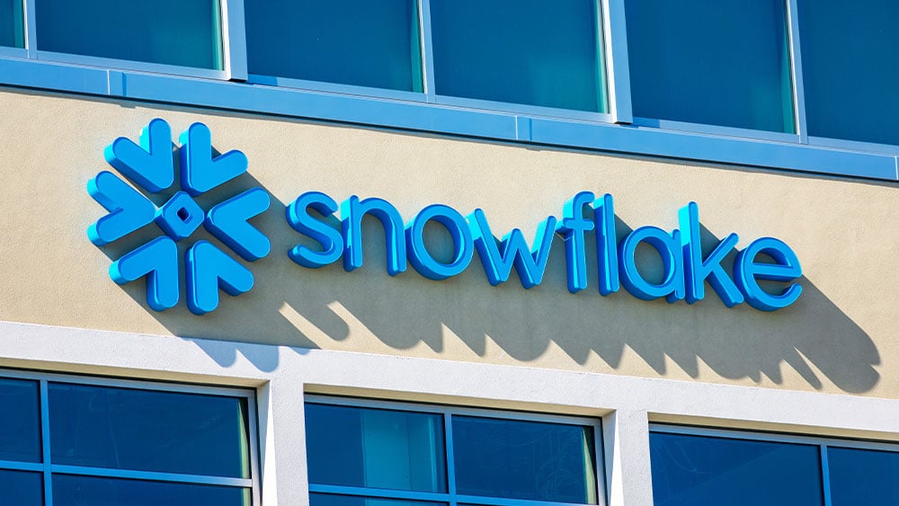 is-snowflake-a-buy-amid-fiscal-2025-guidance,-ceo-change?