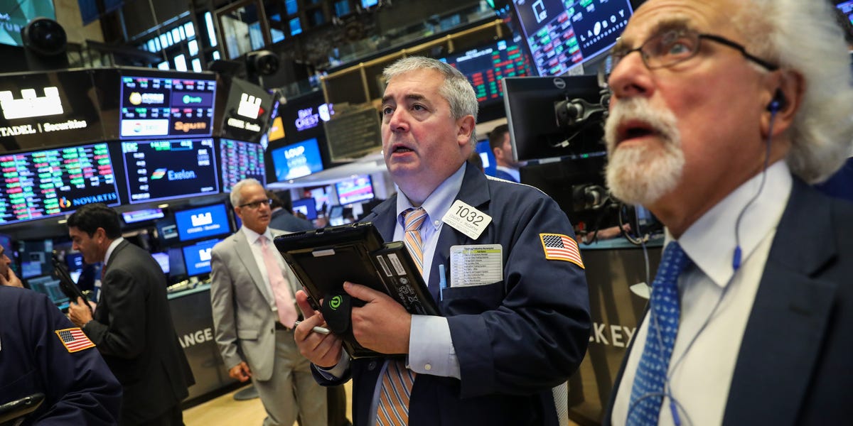 stock-market-today:-indexes-edge-lower-as-rally-pauses-ahead-of-fedspeak,-jobs-data