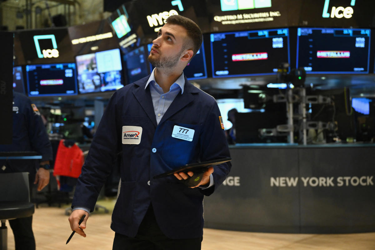 stock-market-today:-us-stocks-fall-as-tech,-rate-cut-doubts-creep-in