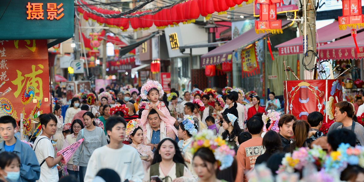 china’s-big-market-drop-shouldn’t-lure-investors,-with-the-country-facing-a-decade-of-slowing-growth,-goldman-sachs-wealth-cio-says
