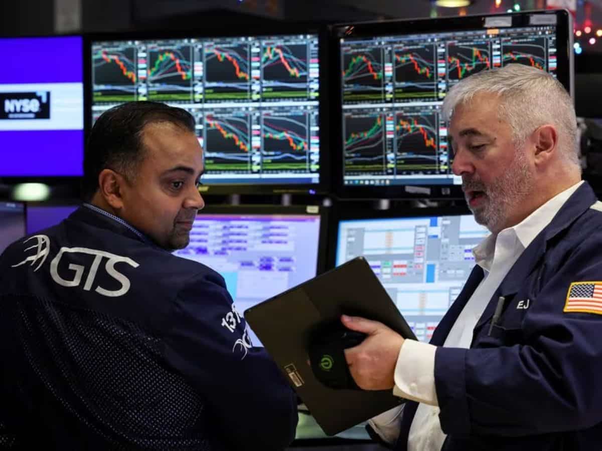 us-stock-market:-tech-heavy-nasdaq-leads-wall-street-lower-as-megacaps,-chips-slide