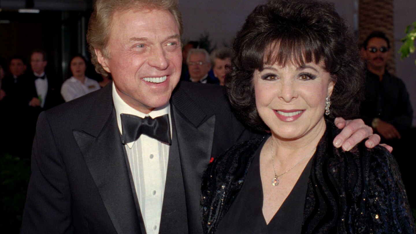 steve-lawrence,-singer,-entertainer-and-half-of-popular-stage-duo-steve-&-eydie,-dies-at-88