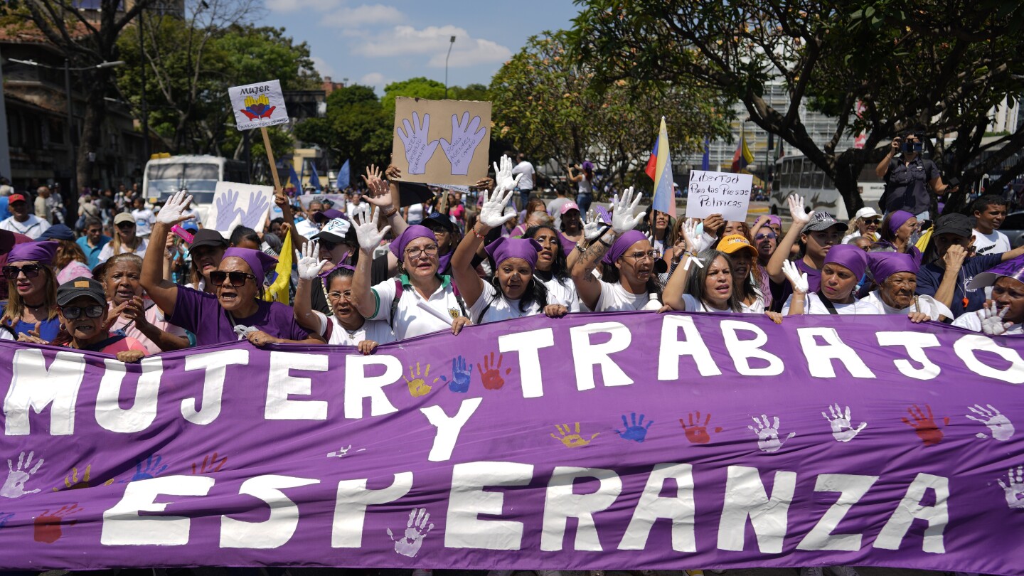 facing-historic-shifts,-latin-american-women-to-bathe-streets-in-purple-on-international-women’s-day