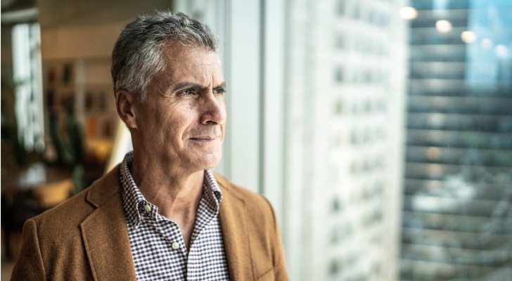 i-have-$25-million-in-a-roth-ira-and-will-receive-$2,500-monthly-from-social-security.-can-i-retire-at-62?