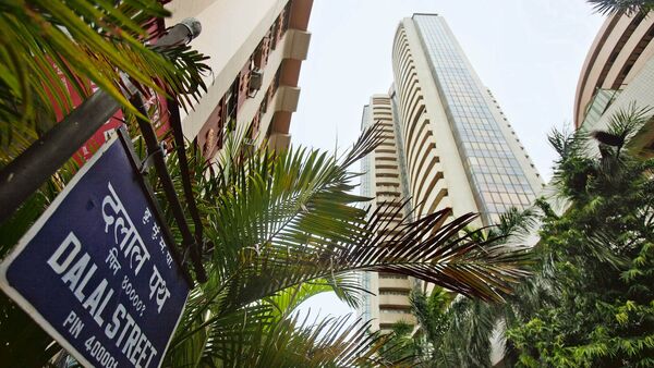 The Bombay Stock Exchange (BSE), right, stands on Dalal street in Mumbai, India, on Tuesday, June 18, 2013. Indian stocks declined as the rupee weakened the most in a week before the U.S. Federal Open Market Committee begins a two-day meeting today. Photographer: Adeel Halim/Bloomberg