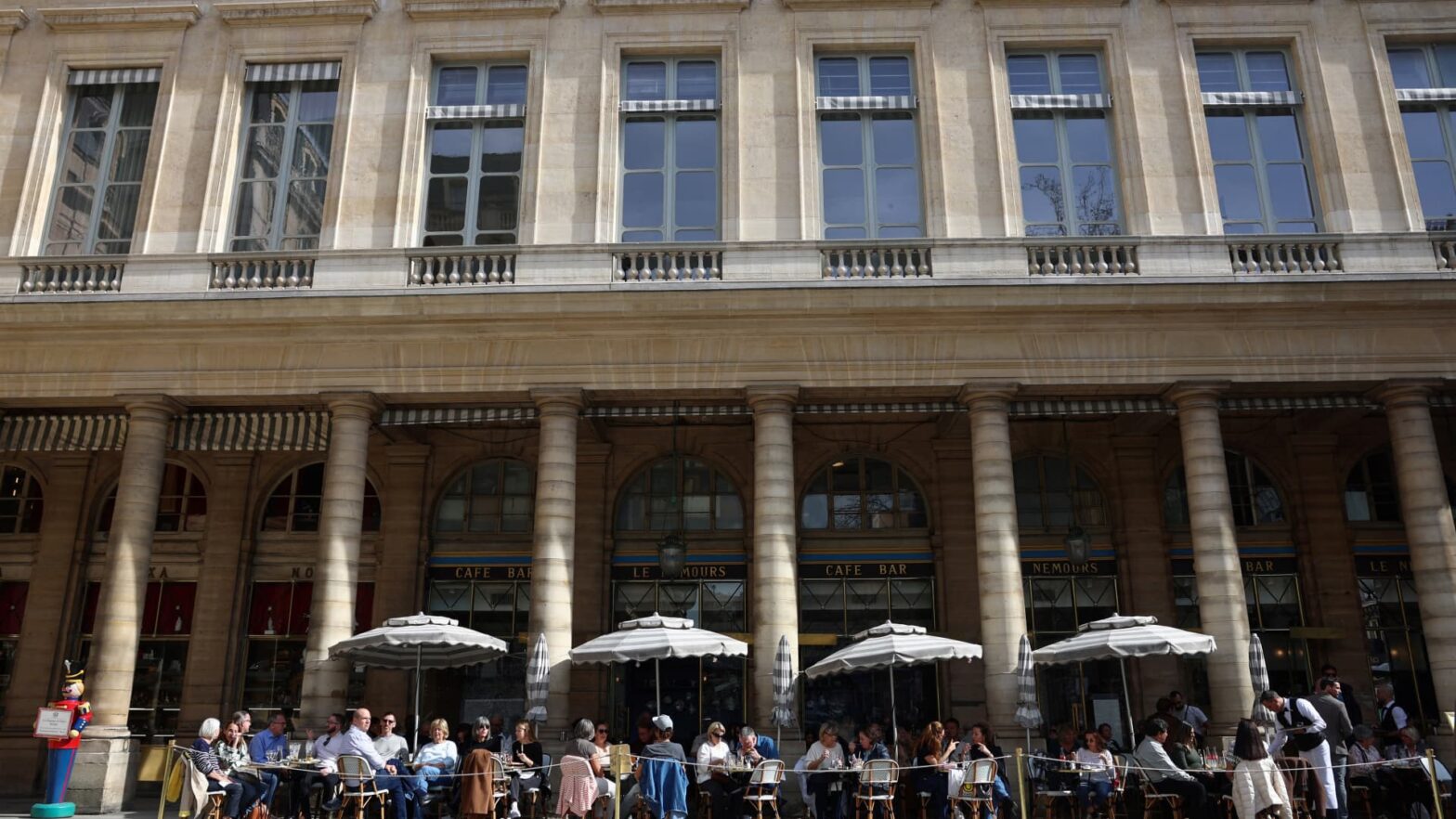 european-markets-poised-for-mixed-start-to-the-new-trading-quarter;-euro-zone-manufacturing-data-due