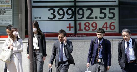 stock-market-today:-wall-street-sinks-on-rate-worries-as-health-care-stocks-and-tesla-tumble