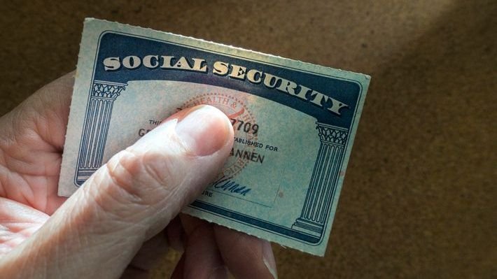 i’m-going-to-get-$2,800-per-month-in-social-security.-how-do-i-reduce-my-taxes-on-it?