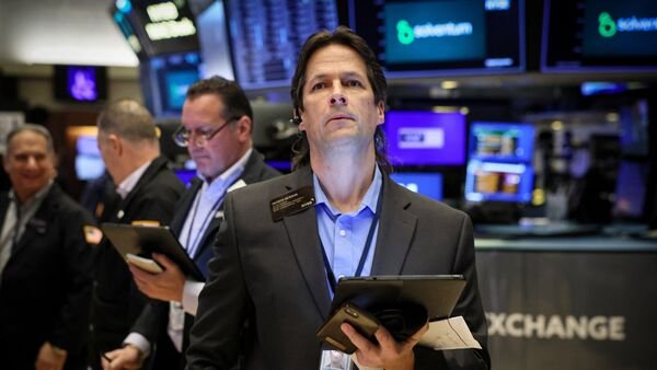 world-markets-today:-us-stocks-dip-after-private-payrolls-data